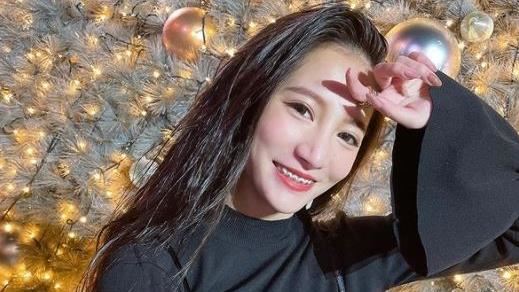 林采緹辣穿bra健身　一彎腰網全暈