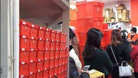 蝦皮,店到店,包裹,天花板(翻攝自 爆廢公社公開版)