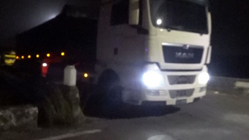 疑摸黑倒廢棄物　豬隊友迷路自撞慘了