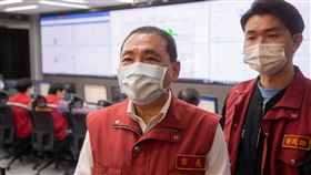 新北市長侯友宜視察疫苗預約系統。（圖／新北市政府提供）