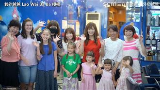 六個女兒同時剪髮　混血女孩擠爆髮廊