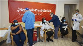 Omicron變異株疫情，在紐約和主要城市開始減緩。（圖／美聯社／達志影像）