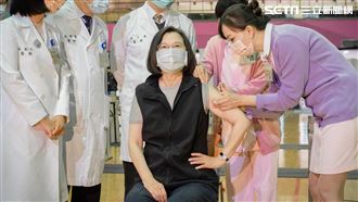 蔡英文接種第三劑高端：打完就好過年