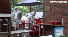 北市府調用劍潭青年活動中心，做為「加強版專責防疫旅館」，台北市長柯文哲、副市長黃珊珊前往視察。