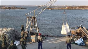 飛官,墜海,搜救,大型機具