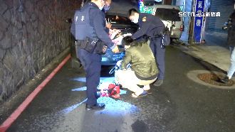 警局前闖紅燈被抓包　毒犯棄女友落跑