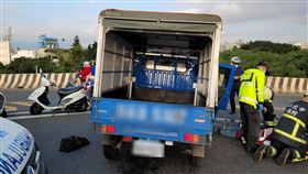 新北市，五股，四號越堤道，自撞，貨車