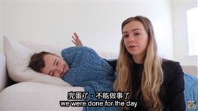 艾登倒下後莫彩曦也出現不適症狀。（圖／翻攝自莫彩曦Hailey YouTube）