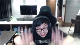 Toyz詐賭朋友　丁特受害「直播崩潰」：他X一群畜生！（圖／翻攝自Dinter YouTube）