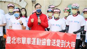 國民黨主席朱立倫16日出席台北市單車運動協會「送愛到大甲」公益活動。（圖／朱立倫辦公室提供)