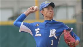 張弘稜美夢成真和海盜隊完成簽約。（圖／經紀公司提供）