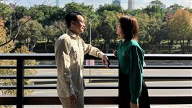 曾沛慈與老公合體，開心宣布結婚喜訊。（圖／翻攝自曾沛慈臉書）