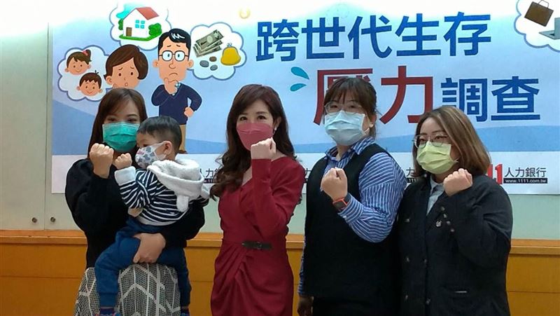父母妹癌逝　47歲單身女背債4百萬