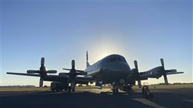 紐西蘭國防軍1月17日派出1架P-3K獵戶座巡邏機前往東加勘查災情。（圖／美聯社／達志影像）
