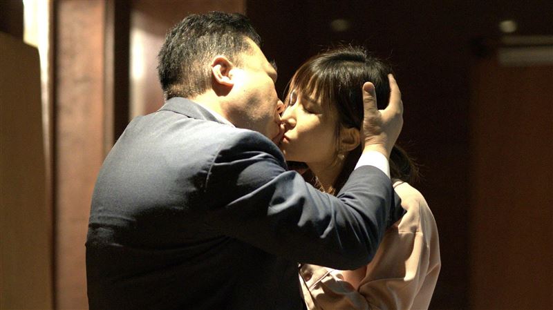 主播被爆靠關係上位　激吻高層畫面曝