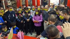 白沙屯媽祖遶境，擲筊，遶境進香日 (圖/翻攝畫面)