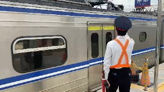 追分站月台增胖7公分　區間車慘擦撞