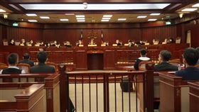 原住民身分釋憲案  憲法法庭開庭言詞辯論原住民身分法規定取得具原住民身分的父親或母親之姓或傳統名字者，才能取得原住民身分。民眾聲請釋憲，憲法法庭17日進行言詞辯論。中央社記者林長順攝  111年1月17日