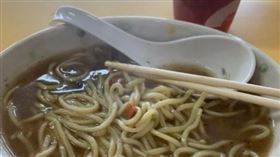 黑胡椒鐵板麵，變肉羹湯。（圖／翻攝自Dcard）