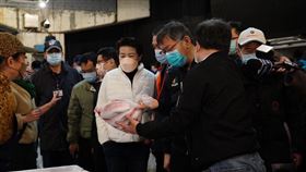 台北市長柯文哲春節前視察果菜魚類批發中繼市場（圖／北市府提供）