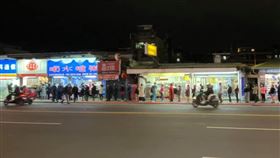 排隊（圖／翻攝自我是東湖人）