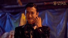 吳慷仁演出第三性公關「寶寶」艷壓眾女。（圖／翻攝自華燈初上IG）