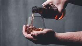 男子天天喝酒，下咽癌 圖/PIXABAY