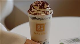 中國網紅奶茶店「奈雪の茶」也是用把中文「的」取代「の」。（圖／翻攝自奈雪的茶Nayuk微博）