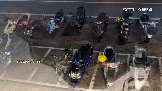 停車格線後任意停　機車進退兩難