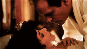 《遮蔽的天空》黛博拉溫姬、約翰馬可維奇演技受肯定。（圖／甲上提供）