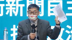 莊豐嘉召開記者會（2）華視總經理莊豐嘉（圖）19日在華視一樓舉辦「捍衛新聞自主，拒絕政治干預」記者會，否認曾說「修理國民黨團」，認為國民黨團以台語台預算要脅，已威脅新聞自由，他該出面捍衛。中央社記者張新偉攝  111年1月19日