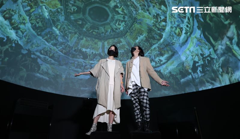 鍾瑶、田士廣出席 開箱「會動的文藝復興」展。（記者邱榮吉/攝影）