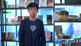 黃之鋒：比起台灣美麗島事件  香港所付代價非常小香港眾志秘書長黃之鋒5日在台北接受中央社專訪表示，比起台灣以前美麗島事件，我們（香港）付的代價真的非常小，所以要繼續努力推動香港民主的選舉與制度。中央社記者王飛華攝  108年9月5日