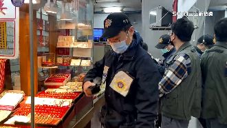騎單車佯稱買金戒指　男搶銀樓逃逸
