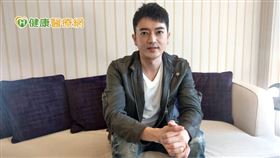 台灣男演員田家達近日接受了新一代威萃補脂技術，將精萃後的脂肪細胞補到淚溝中，也連帶淡化了黑眼圈，術後即使直接素顏出門，氣色也依然很好。