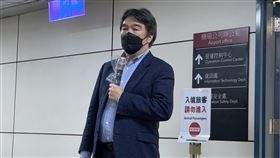 長程航班旅客入境採陰才放行  王必勝受訪說明長程航班旅客11日起進行快速PCR落地採檢新規定，採檢結果為陰性才能放行。桃機前進指揮所指揮官王必勝（圖）11日上午受訪表示，5個航班253名旅客中共有17人確診，陽性率相當高，將加快檢驗速度。中央社記者葉臻攝  111年1月11日