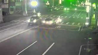 綠燈亮5秒突左轉　騎士鬼切遭撞不治