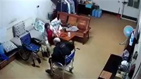 雲林越南籍女看護施虐阿公，縣府查辦。（圖／翻攝畫面）