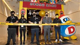 唐吉訶德2號店開幕（1）日本知名零售連鎖店「驚安殿堂 唐吉訶德」2號店「DON DON DONKI忠孝新生店」20日開幕，上午舉行剪綵儀式。中央社記者謝佳璋攝  111年1月20日
