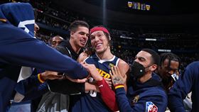 ▲戈登（Aaron Gordon）投進致勝三分球。（圖／翻攝自金塊推特）