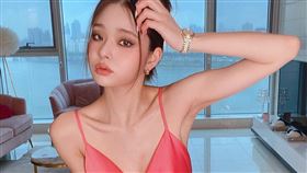 宋智雅認了穿假貨，導致「千金人設」崩壞。（圖／翻攝自IG／dear.zia）