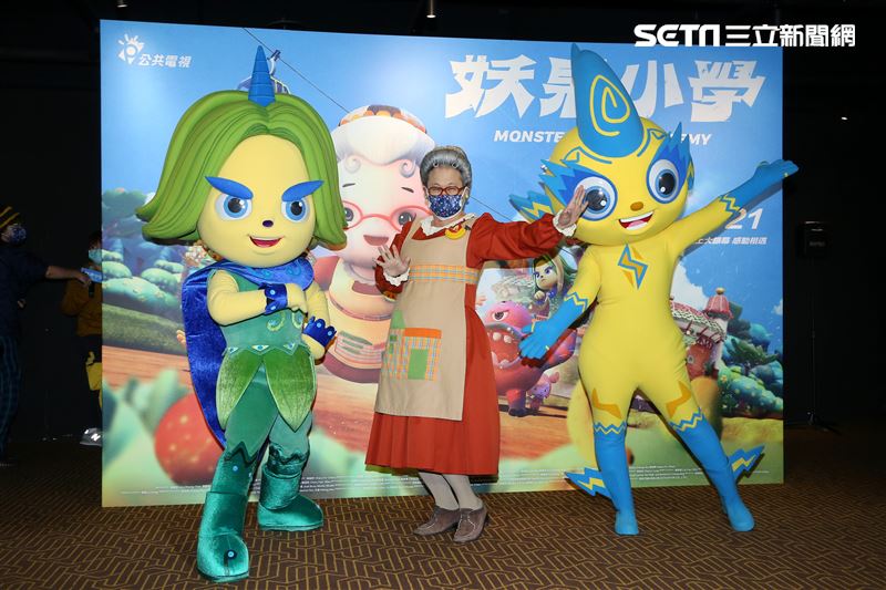 隋棠、白家綺、吳東諺夫婦出席妖果小學水果奶奶的大秘密首映記者會。（圖／記者楊澍攝影）