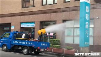 聯邦銀行今復業！行員全副武裝上陣