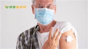 若前兩劑接種AZ疫苗者，第三劑可選擇莫德納、BNT、高端；若前兩劑皆為莫德納、BNT此類mRNA疫苗者，第三劑可選擇高端或AZ，前兩劑接種高端者，第三劑可選擇AZ、莫德納、BNT。