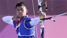 東奧射箭男子個人銅牌戰　湯智鈞不敵日本（3）台灣射箭好手湯智鈞（圖）首闖奧運殿堂，先在東京奧運射箭男團奪銀，31日個人賽則直闖銅牌戰，可惜終場不敵日本好手古川高晴，無緣再為台灣添一面獎牌。中央社記者吳家昇攝  110年7月31日