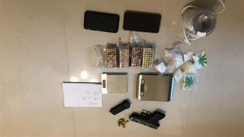 雲警圍捕毒販　驚見火力強衝鋒槍毒磚
