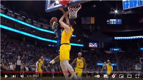 ▲小裴頓（Gary Payton II）隔扣213公分長人。（圖／翻攝自勇士YT）