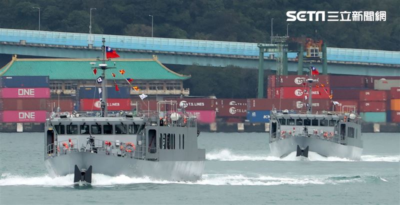 海軍快速布雷艇正式下水服役，滿載船速14節、滿載排水量347噸，搭載T-74排用機槍、T-75-20機砲，有中科院研發的自動化布雷系統。（記者邱榮吉/攝影）