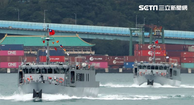 海軍快速布雷艇正式下水服役，滿載船速14節、滿載排水量347噸，搭載T-74排用機槍、T-75-20機砲，有中科院研發的自動化布雷系統。（記者邱榮吉/攝影）