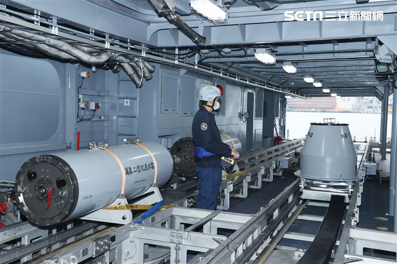 海軍快速布雷艇正式下水服役，滿載船速14節、滿載排水量347噸，搭載T-74排用機槍、T-75-20機砲，有中科院研發的自動化布雷系統。（記者邱榮吉/攝影）